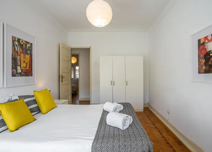 Hip And Spacious Tm Flat In Areeiro