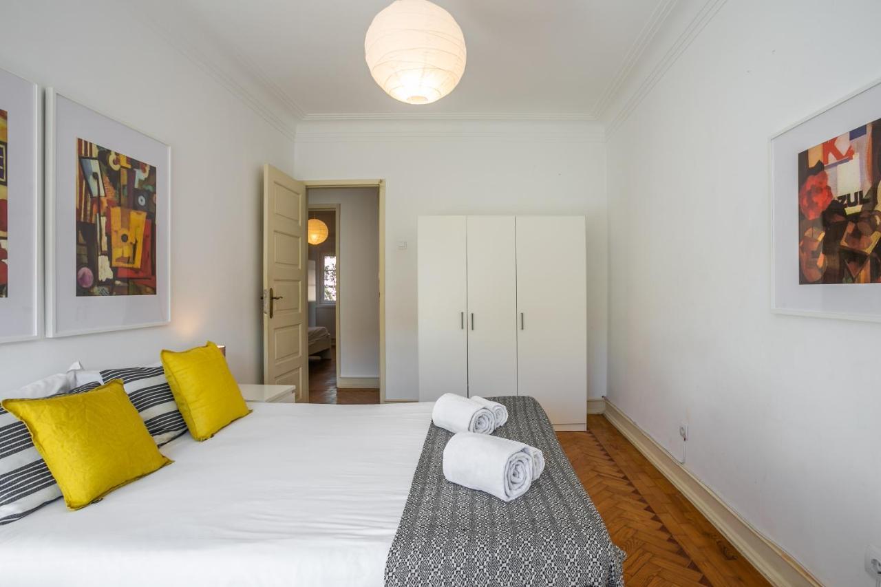 Hip And Spacious Tm Flat In Areeiro * Lisbon