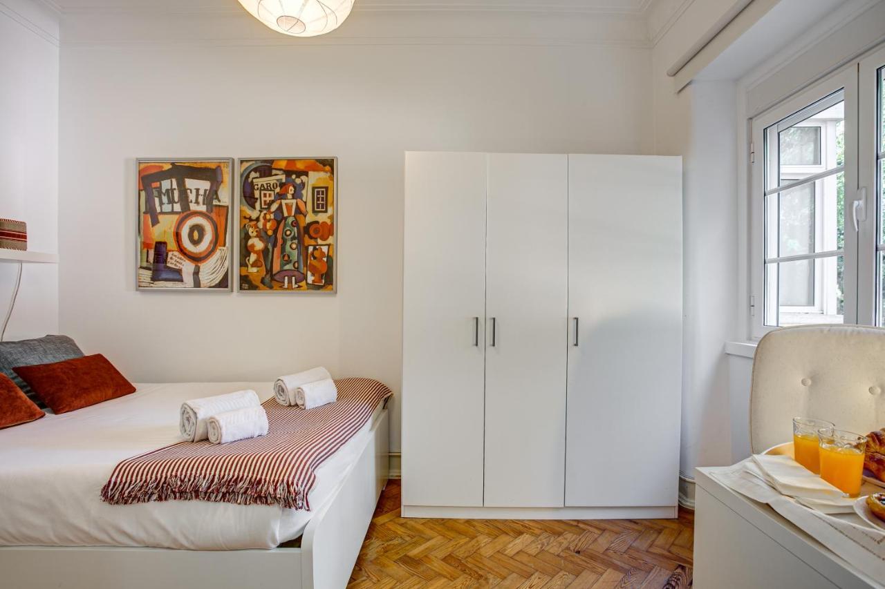 Hip And Spacious Tm Flat In Areeiro Apartment