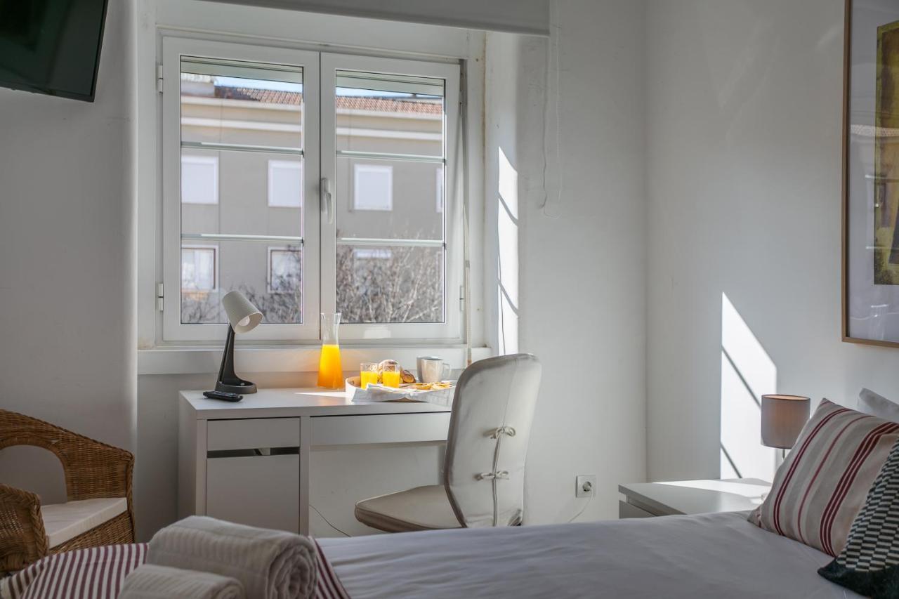 Hip And Spacious Tm Flat In Areeiro * Lisbon