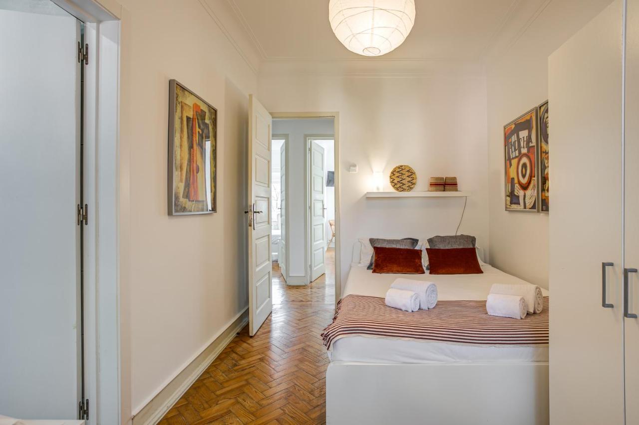 Hip And Spacious Tm Flat In Areeiro Apartment *
