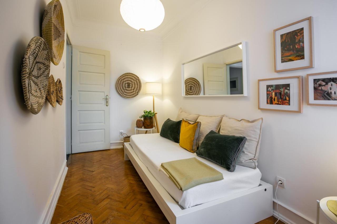 Hip And Spacious Tm Flat In Areeiro Apartment *