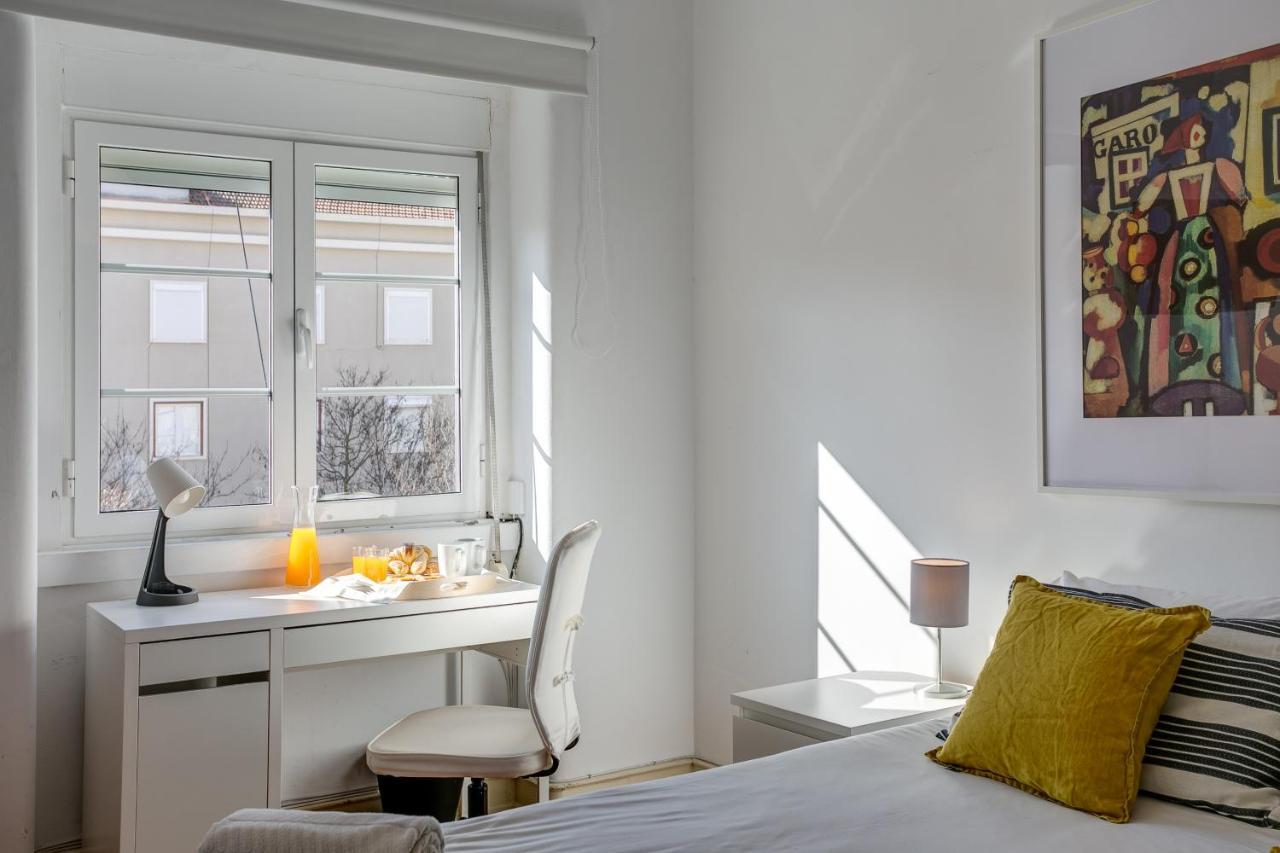 Hip And Spacious Tm Flat In Areeiro * Lisbon