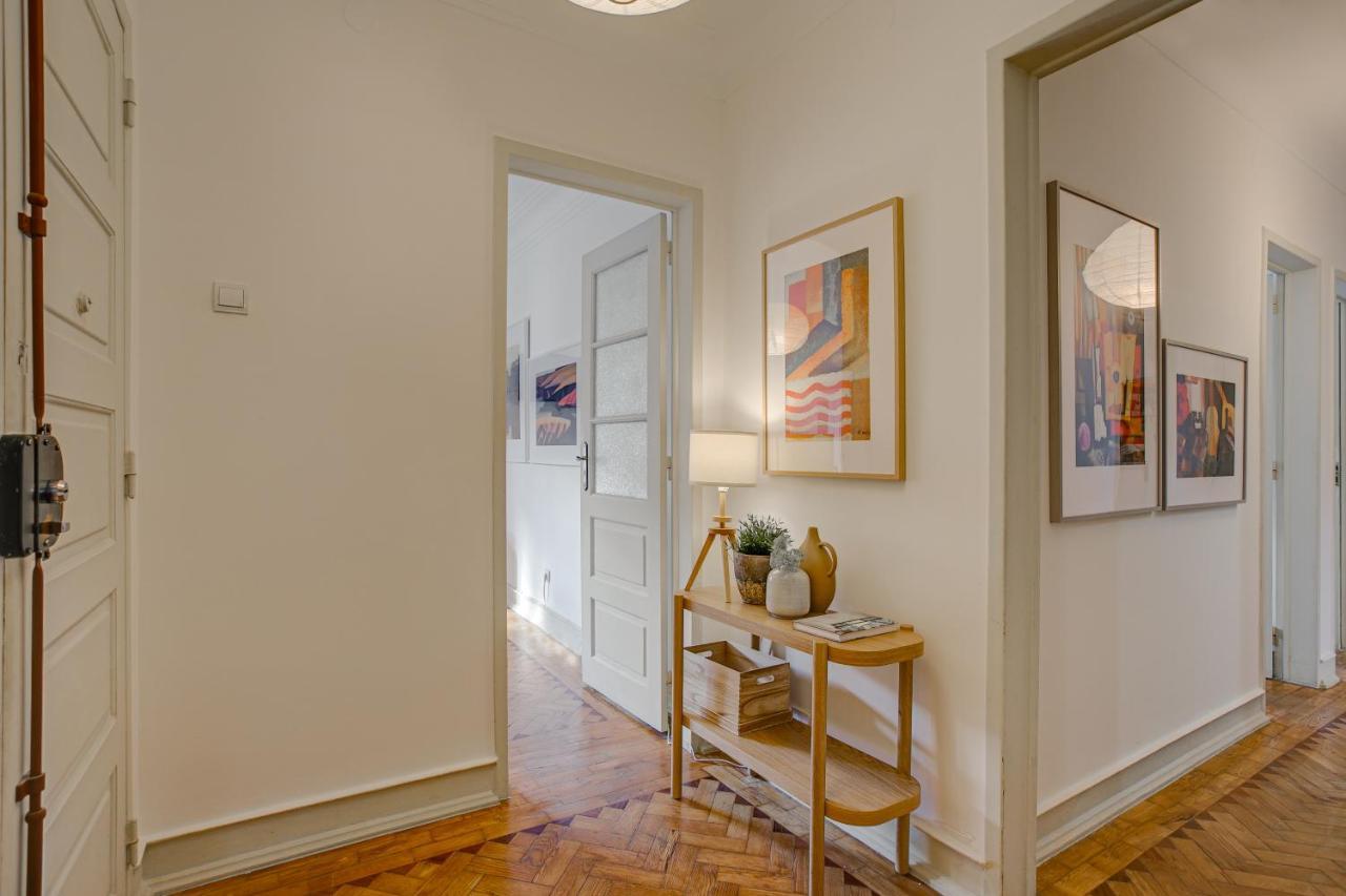 Hip And Spacious Tm Flat In Areeiro *