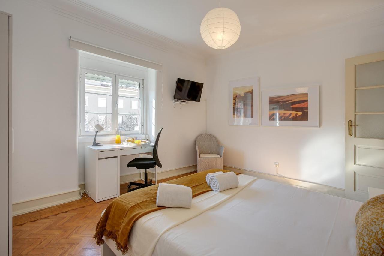 Hip And Spacious Tm Flat In Areeiro *