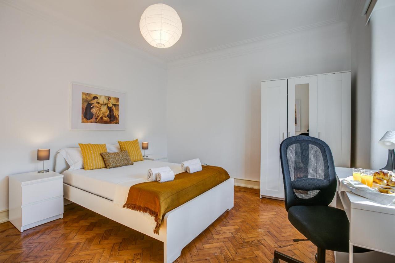 Hip And Spacious Tm Flat In Areeiro * Lisbon